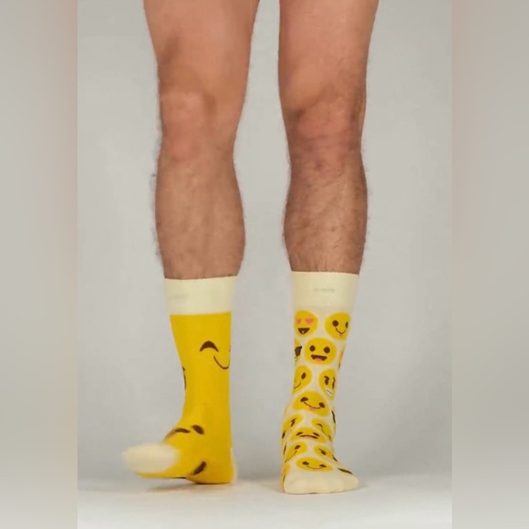 Happy Face Emoji Patterned Novelty Mismatched Unisex Crew Socks - Picture 4 of 9